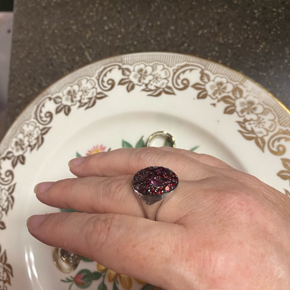 Pretty Red Garnet ring - Picture 4 of 8